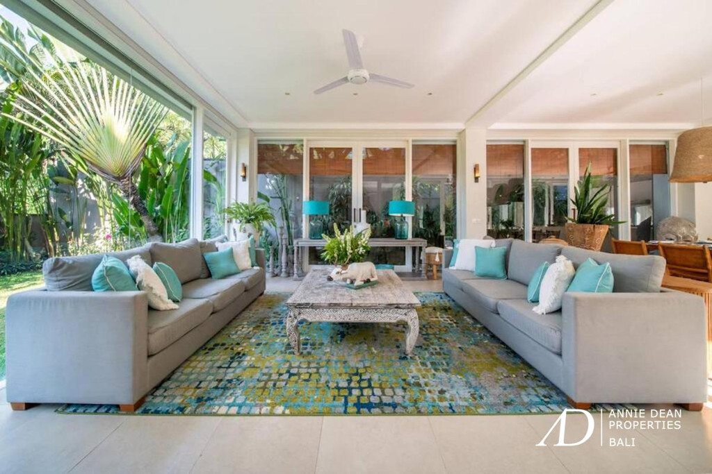 LEASEHOLD | 4-BEDROOM VILLA IN PRIME BERAWA, WALK TO THE BEACH