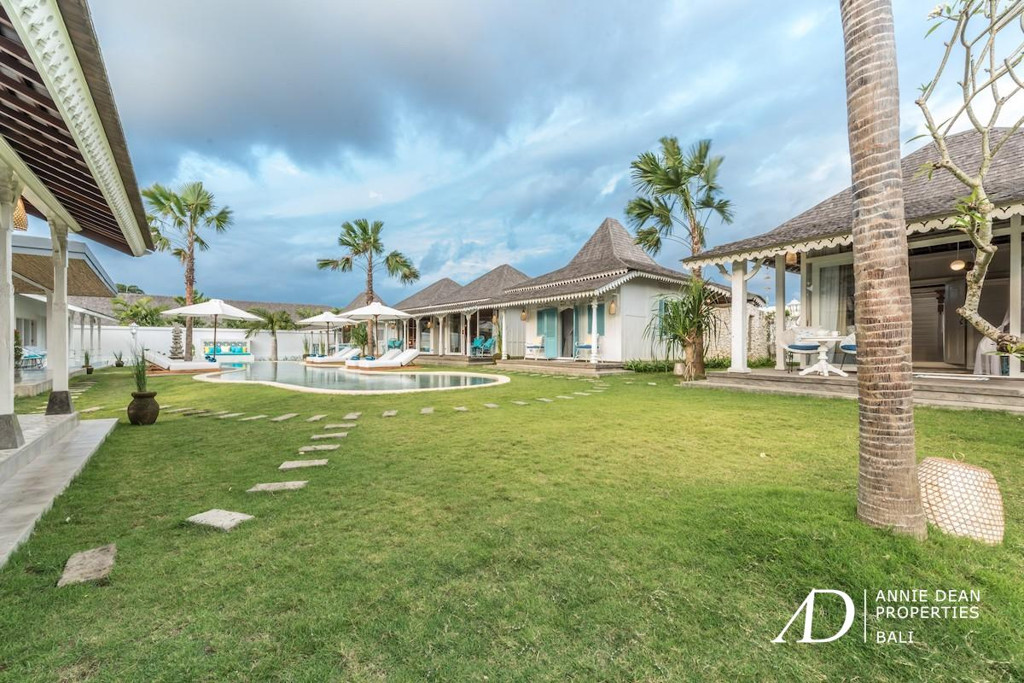 LEASEHOLD COMPLEX OF 9-BEDROOM RUSTIC BUNGALOWS IN UMALAS