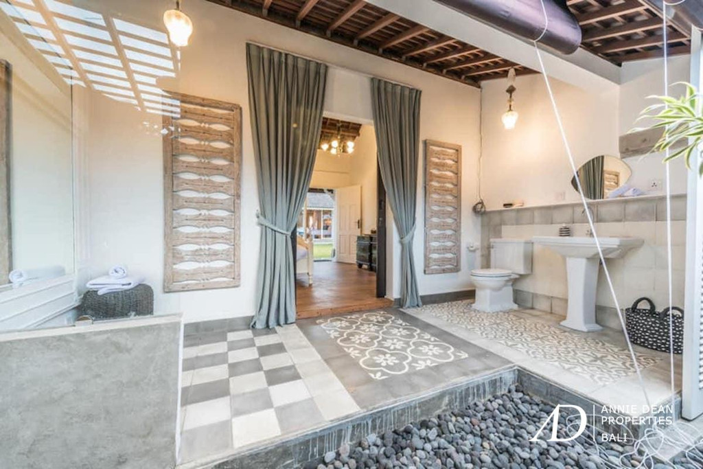 LEASEHOLD COMPLEX OF 9-BEDROOM RUSTIC BUNGALOWS IN UMALAS