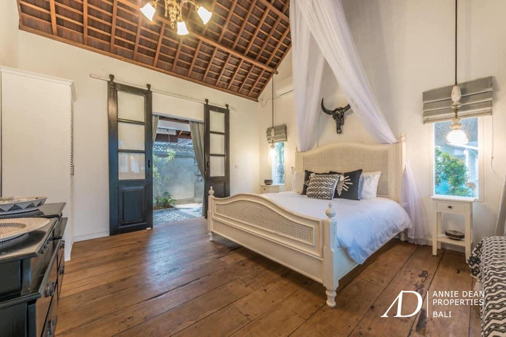 LEASEHOLD COMPLEX OF 9-BEDROOM RUSTIC BUNGALOWS IN UMALAS