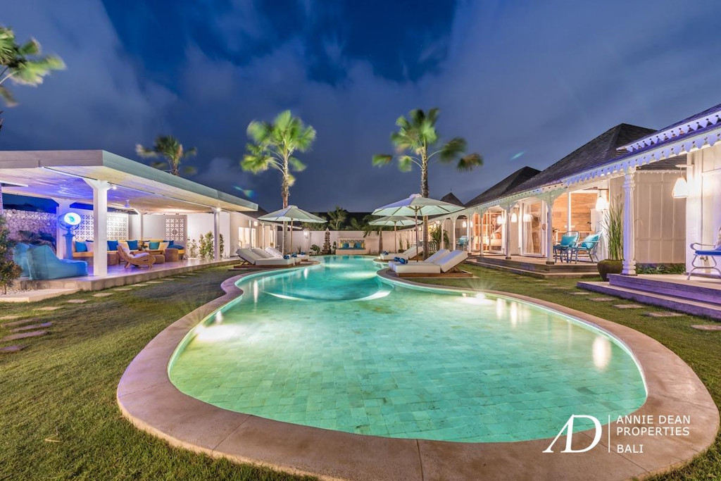 LEASEHOLD COMPLEX OF 9-BEDROOM RUSTIC BUNGALOWS IN UMALAS