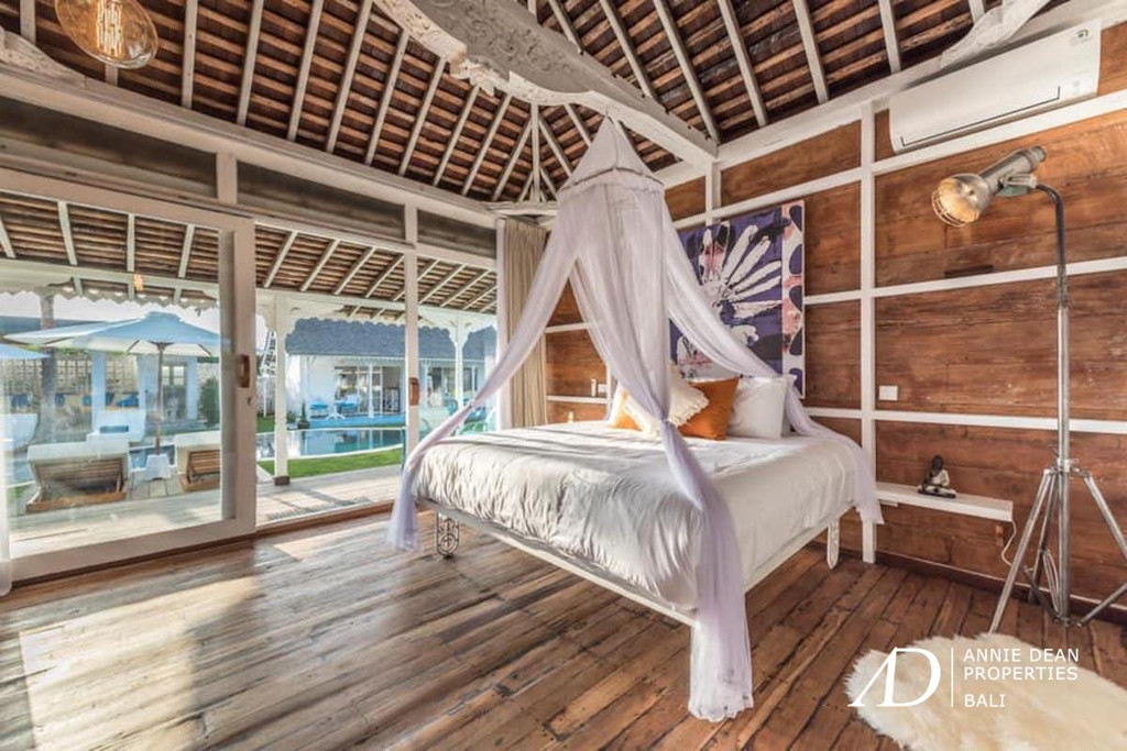 LEASEHOLD COMPLEX OF 9-BEDROOM RUSTIC BUNGALOWS IN UMALAS