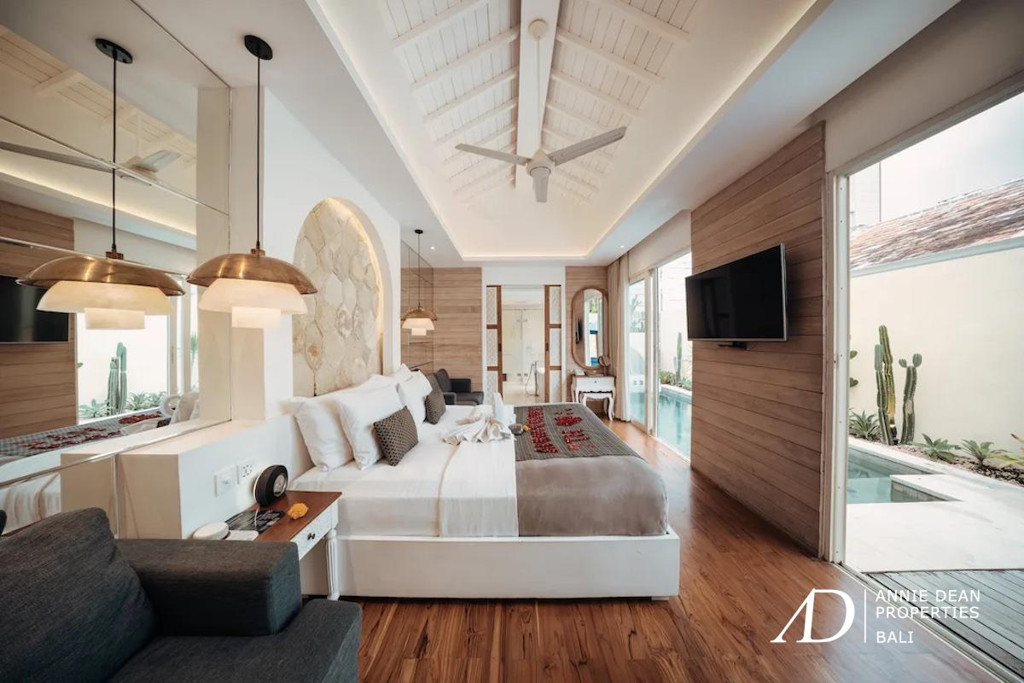 FREEHOLD COMPLEX 8-UNIT ONE BEDROOM POOL VILLAS IN SEMINYAK