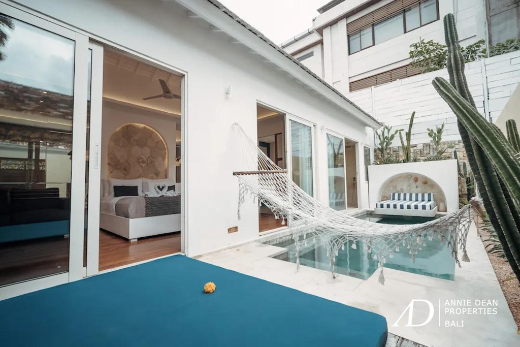 FREEHOLD COMPLEX 8-UNIT ONE BEDROOM POOL VILLAS IN SEMINYAK