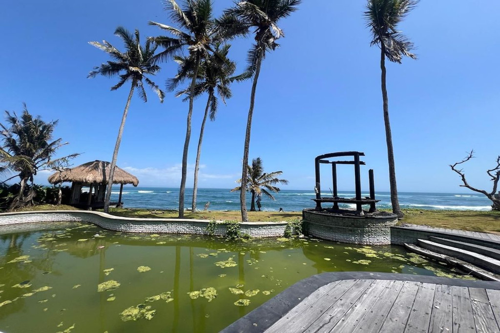 FREEHOLD ABSOLUTE BEACHFRONT LAND WITH SUNSET VIEW IN CEMAGI, BALI