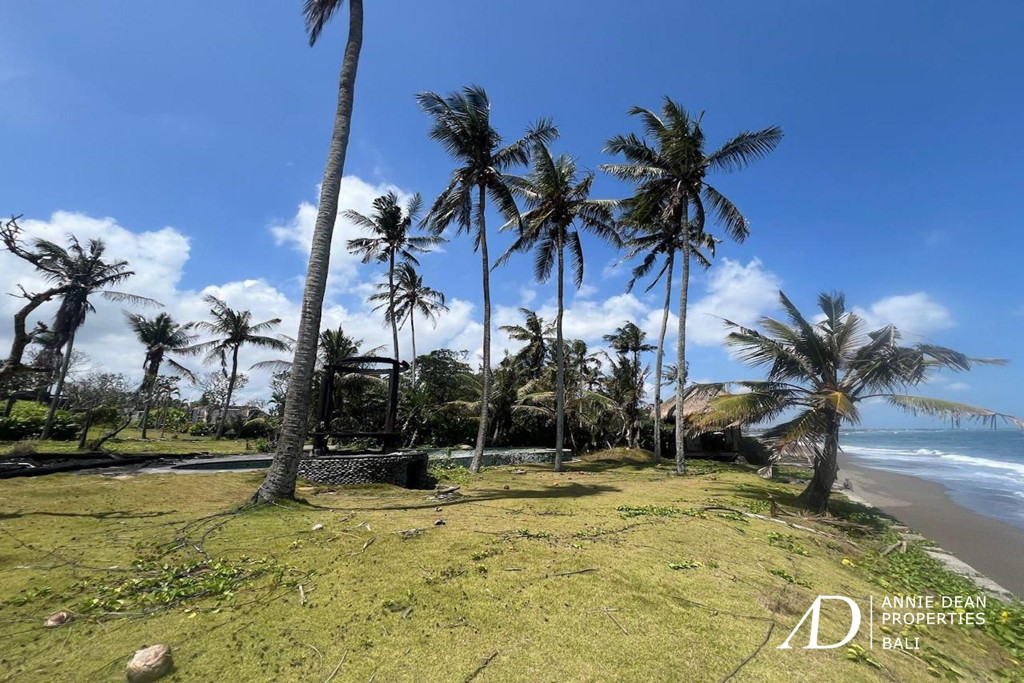 FREEHOLD ABSOLUTE BEACHFRONT LAND WITH SUNSET VIEW IN CEMAGI, BALI