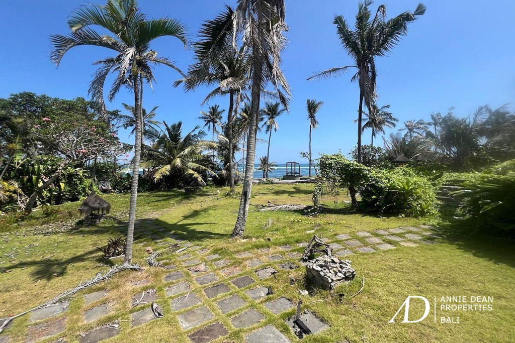 FREEHOLD ABSOLUTE BEACHFRONT LAND WITH SUNSET VIEW IN CEMAGI, BALI