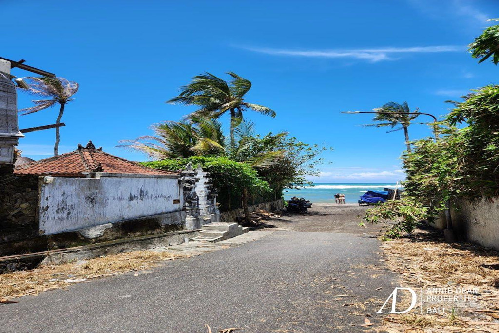 FREEHOLD ABSOLUTE BEACHFRONT LAND WITH SUNSET VIEW IN CEMAGI, BALI