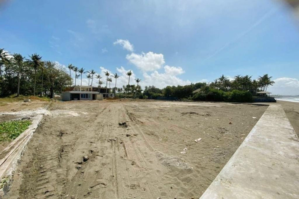 FREEHOLD ABSOLUTE BEACHFRONT LAND WITH SUNSET VIEW IN CEMAGI - 90 ARE