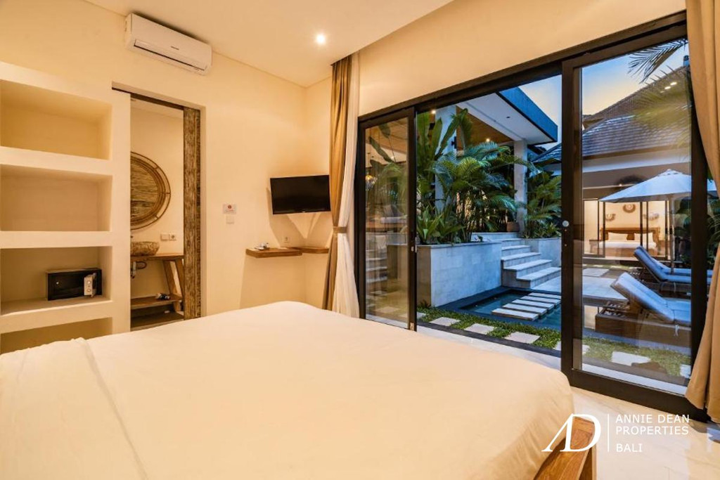 LEASEHOLD | TROPICAL LUXURY VILLA JUST 10 MINUTES FROM UBUD CENTRE