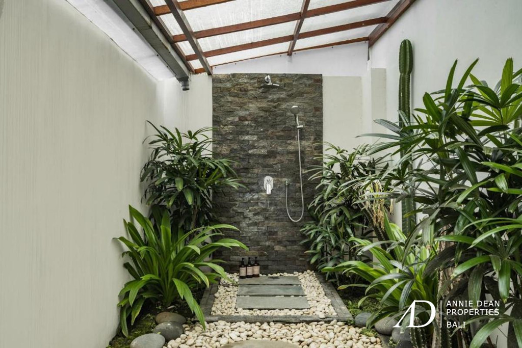 LEASEHOLD | TROPICAL LUXURY VILLA JUST 10 MINUTES FROM UBUD CENTRE