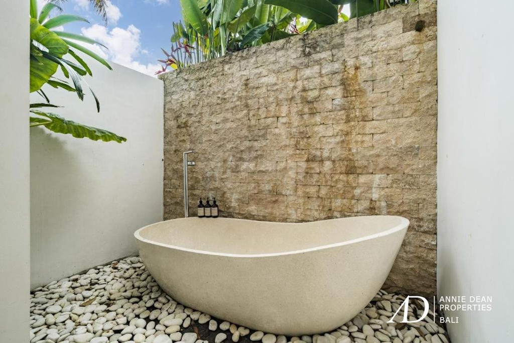 LEASEHOLD | TROPICAL LUXURY VILLA JUST 10 MINUTES FROM UBUD CENTRE