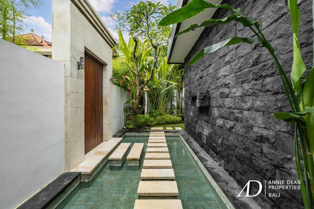 LEASEHOLD | TROPICAL LUXURY VILLA JUST 10 MINUTES FROM UBUD CENTRE