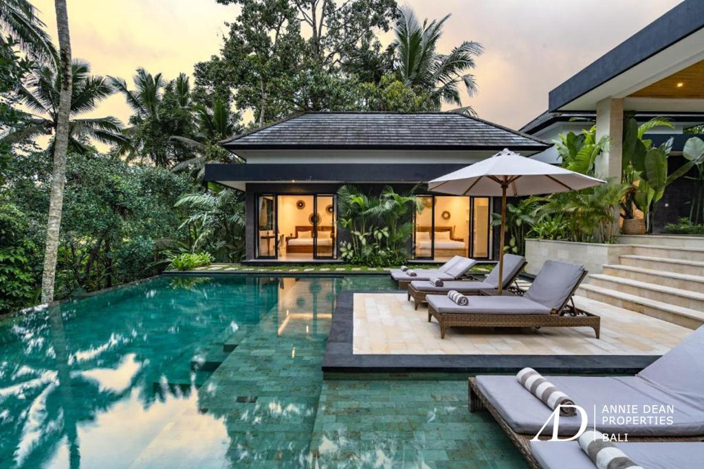 LEASEHOLD | TROPICAL LUXURY VILLA JUST 10 MINUTES FROM UBUD CENTRE