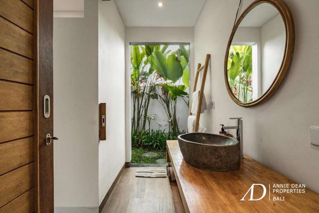 LEASEHOLD | TROPICAL LUXURY VILLA JUST 10 MINUTES FROM UBUD CENTRE