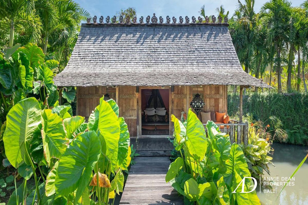 LEASEHOLD JOGLO-STYLE ESTATE 5-BEDROOM IN BERAWA, CANGGU 