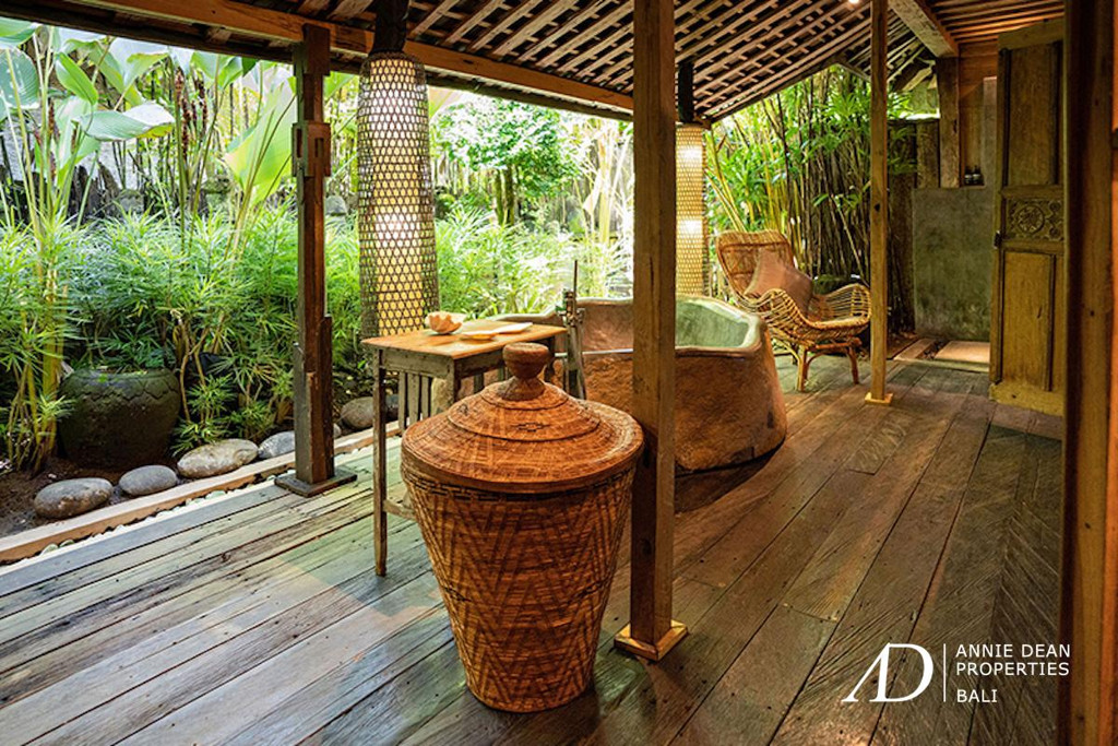 LEASEHOLD JOGLO-STYLE ESTATE 5-BEDROOM IN BERAWA, CANGGU 