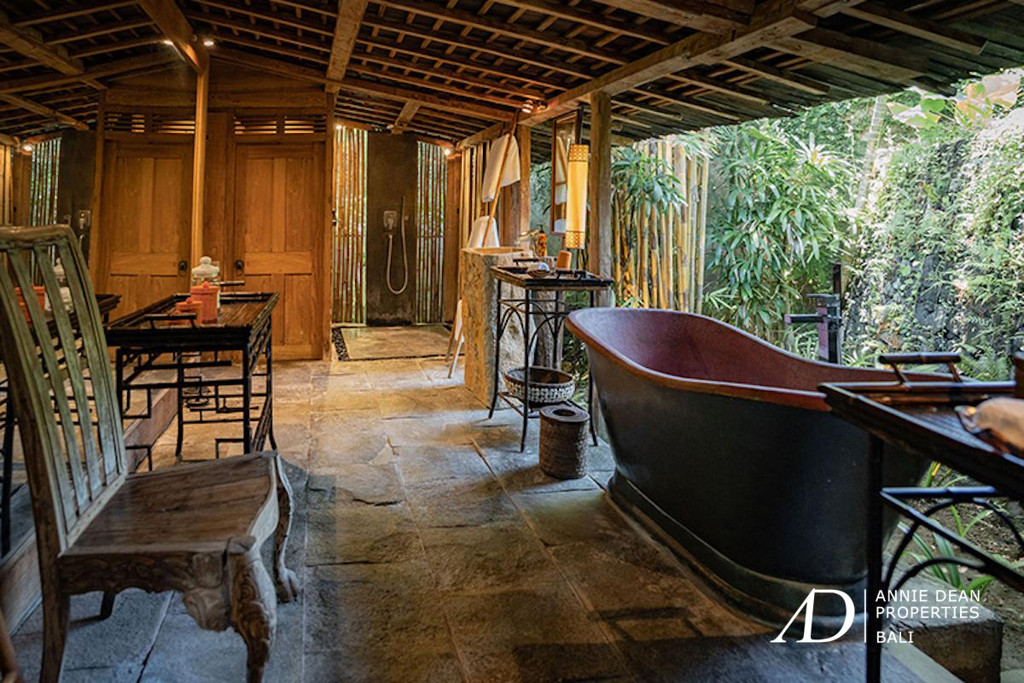 LEASEHOLD JOGLO-STYLE ESTATE 5-BEDROOM IN BERAWA, CANGGU 