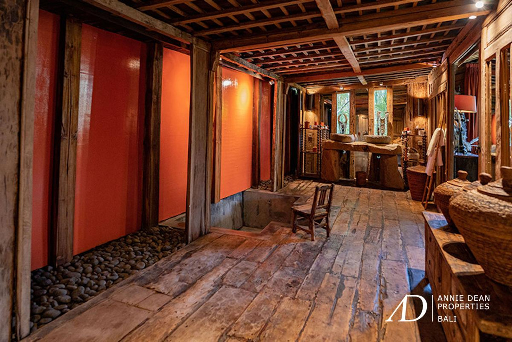 LEASEHOLD JOGLO-STYLE ESTATE 5-BEDROOM IN BERAWA, CANGGU 