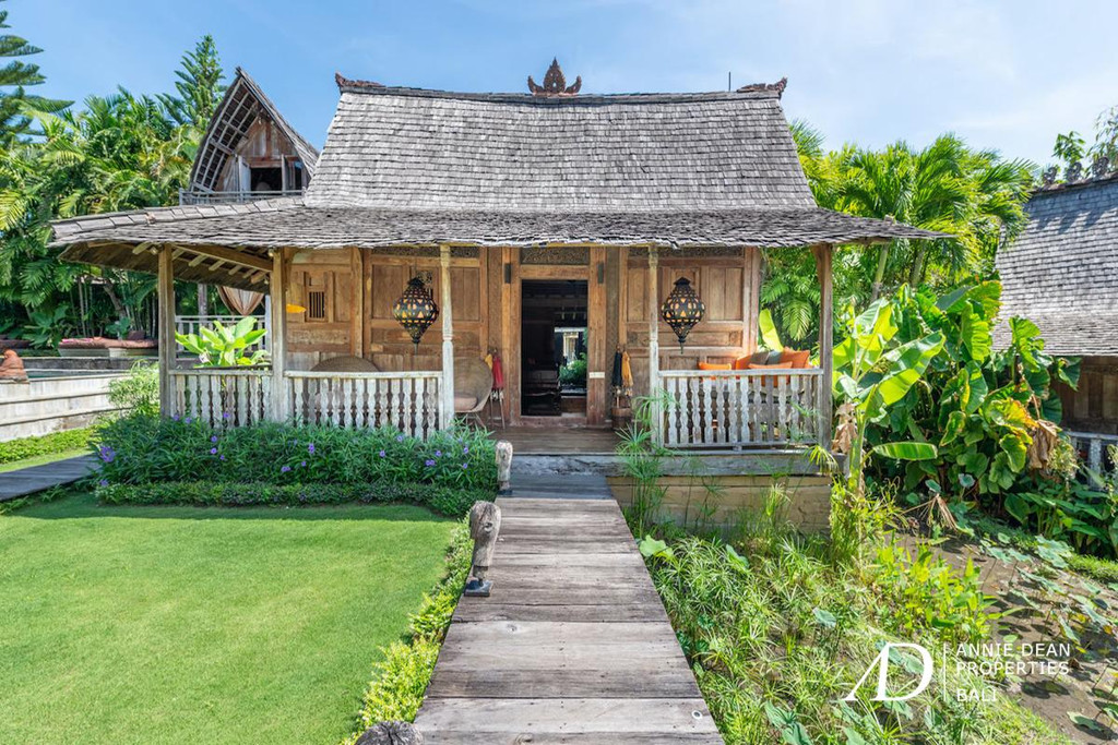 LEASEHOLD JOGLO-STYLE ESTATE 5-BEDROOM IN BERAWA, CANGGU 