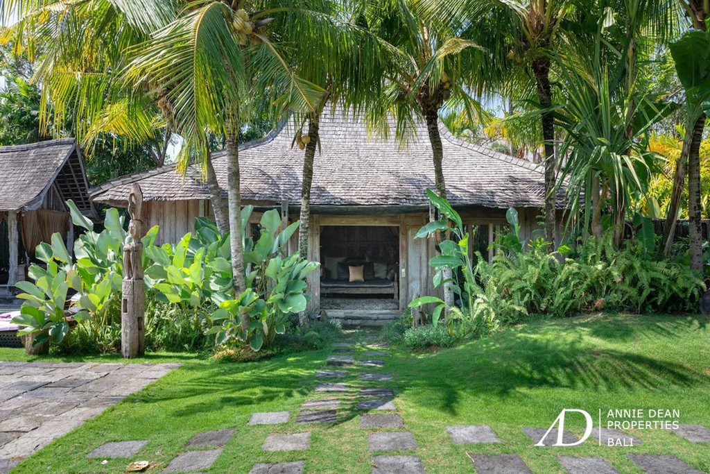 LEASEHOLD JOGLO-STYLE ESTATE 5-BEDROOM IN BERAWA, CANGGU 