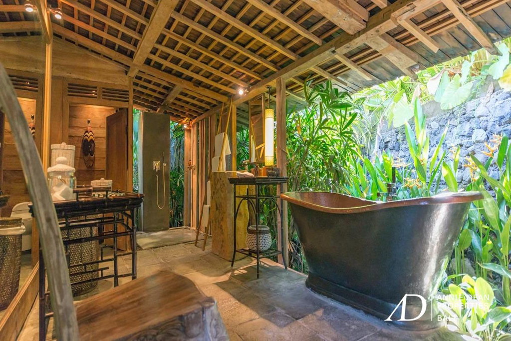 LEASEHOLD JOGLO-STYLE ESTATE 5-BEDROOM IN BERAWA, CANGGU 