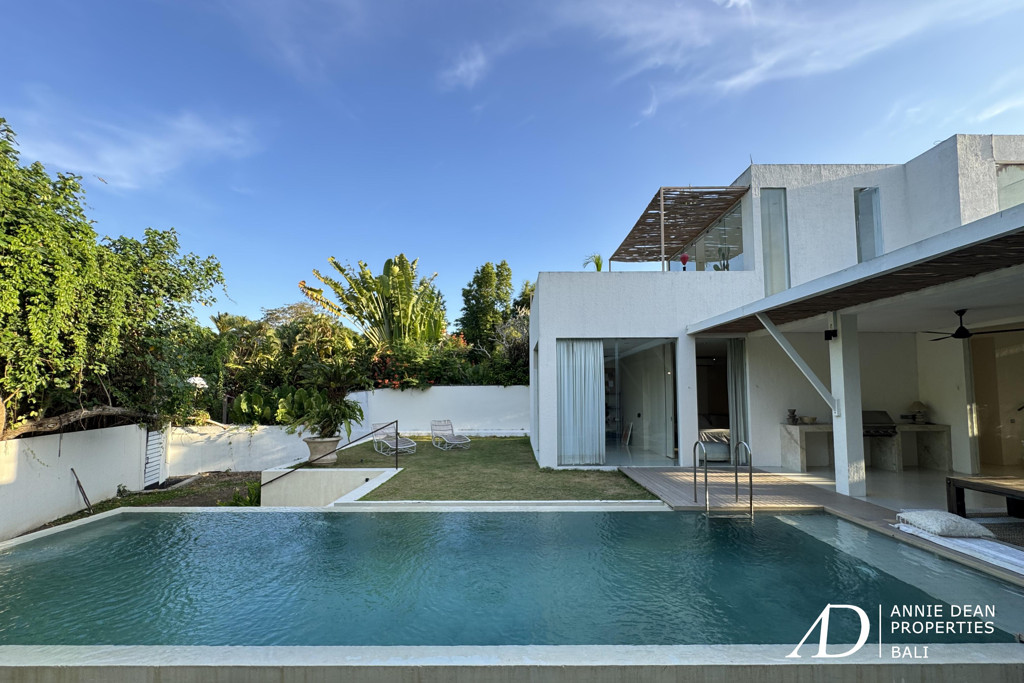 FREEHOLD FULLY RENOVATED BEACHSIDE RETREAT IN PERERENAN