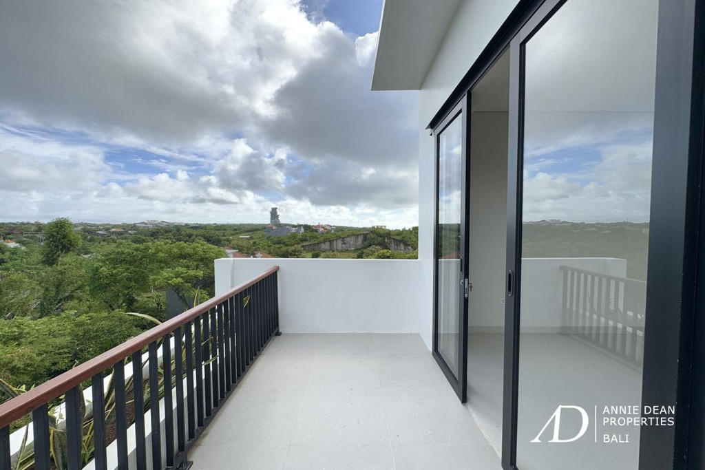 FREEHOLD | MODERN MEDITERRANEAN VILLA WITH PANORAMIC GWK VIEWS