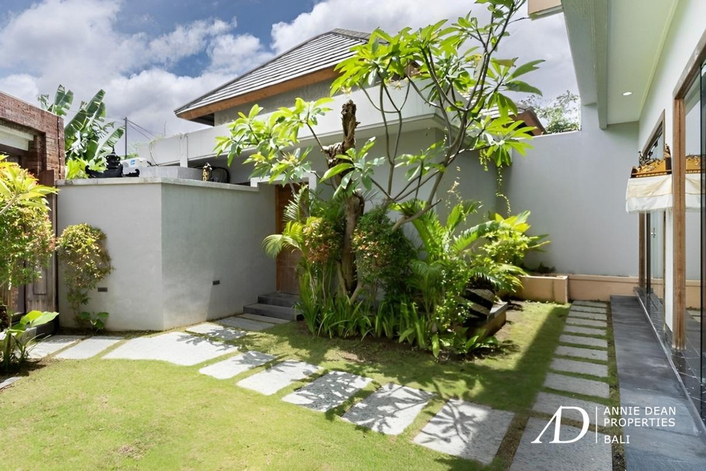 FREEHOLD 3 MODERN BALINESE VILLAS FOR SALE IN PRIME KUNTI, SEMINYAK