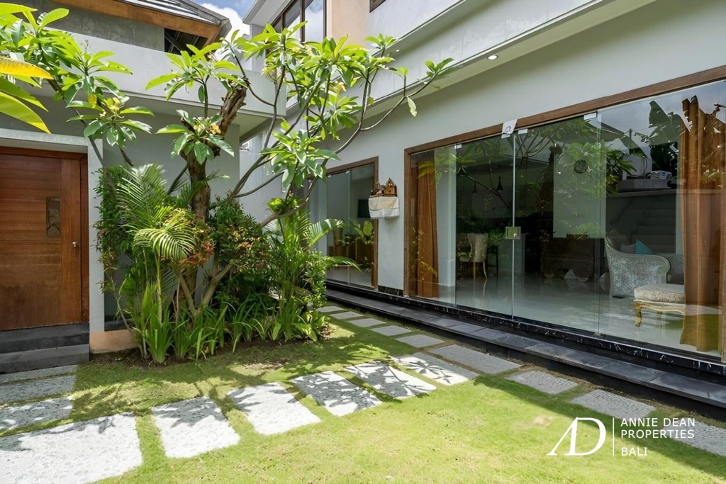 FREEHOLD 3 MODERN BALINESE VILLAS FOR SALE IN PRIME KUNTI, SEMINYAK