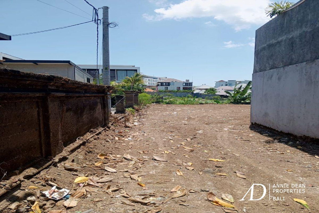 FREEHOLD LAND - STRATEGIC LOCATION IN BERAWA, READY FOR DEVELOPMENT