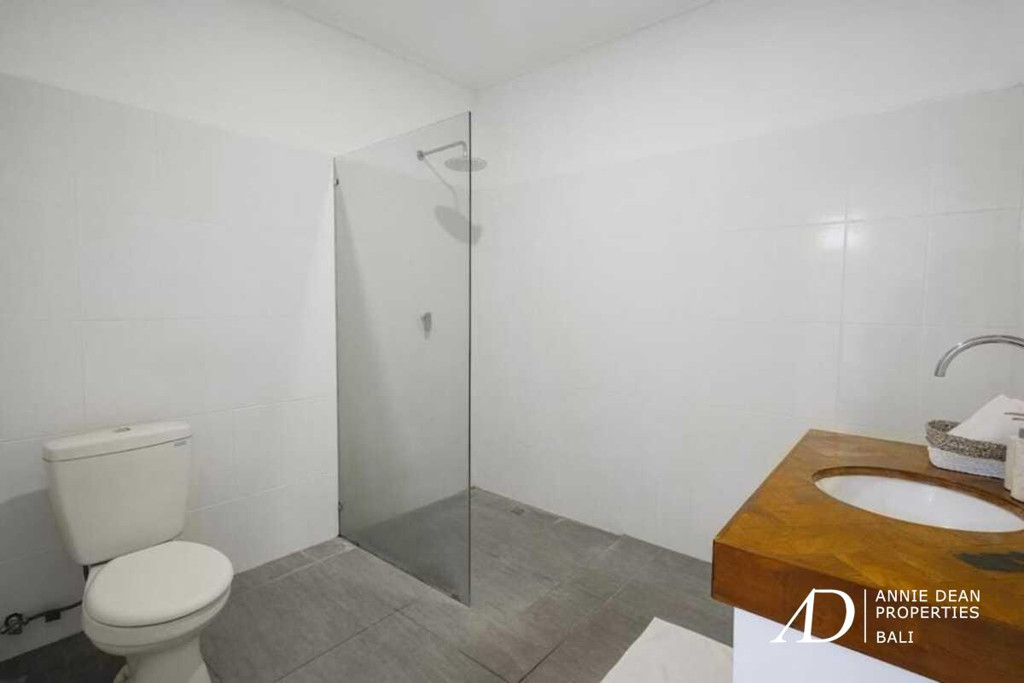 LEASEHOLD 3-BEDROOM MODERN VILLA IN BIDADARI, SEMINYAK