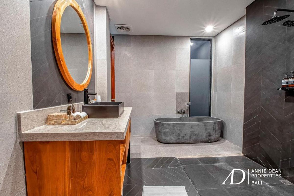 FREEHOLD TWIN MODERN VILLAS WITH ROOFTOP VIEWS - 3 MINS TO BALANGAN BEACH