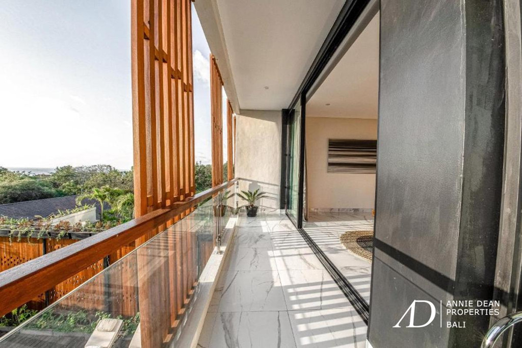 FREEHOLD TWIN MODERN VILLAS WITH ROOFTOP VIEWS - 3 MINS TO BALANGAN BEACH