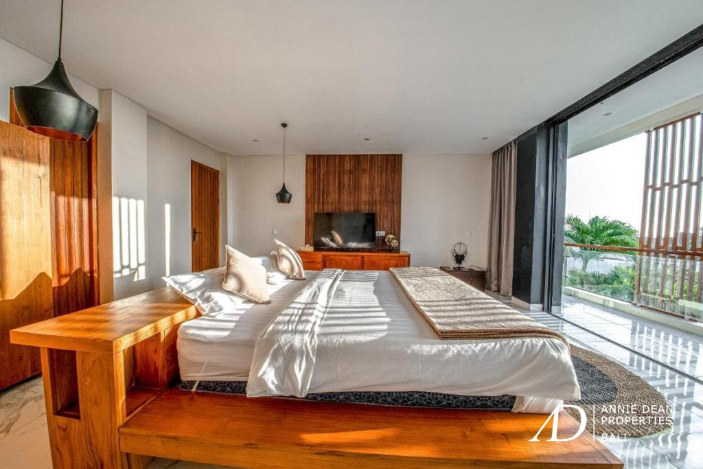FREEHOLD TWIN MODERN VILLAS WITH ROOFTOP VIEWS - 3 MINS TO BALANGAN BEACH