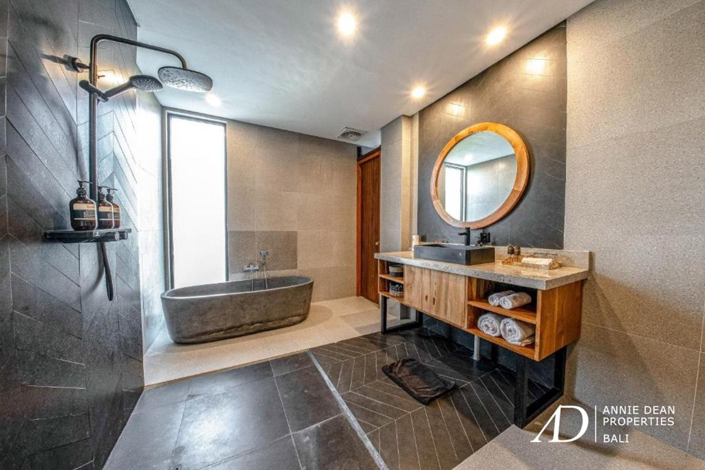 FREEHOLD TWIN MODERN VILLAS WITH ROOFTOP VIEWS - 3 MINS TO BALANGAN BEACH