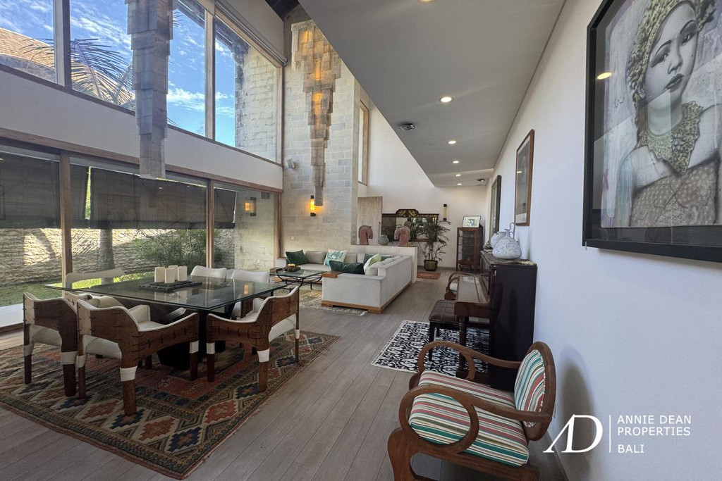 FREEHOLD | CLASSIC MODERN VILLA WALK TO THE BEACH IN CEMAGI