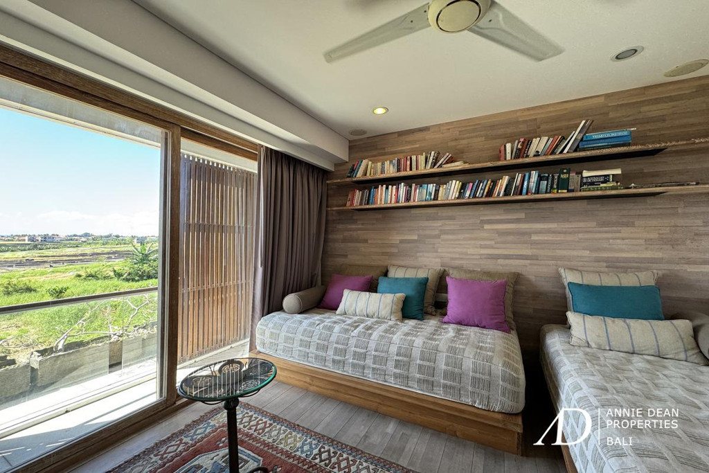 FREEHOLD | CLASSIC MODERN VILLA WALK TO THE BEACH IN CEMAGI