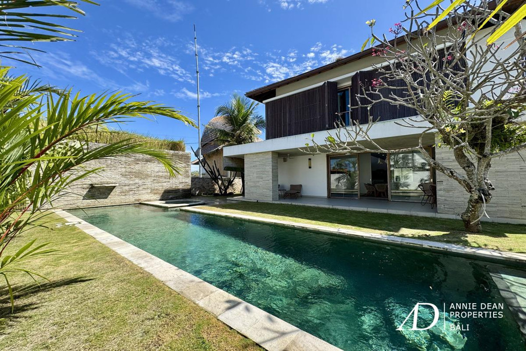 FREEHOLD | CLASSIC MODERN VILLA WALK TO THE BEACH IN CEMAGI