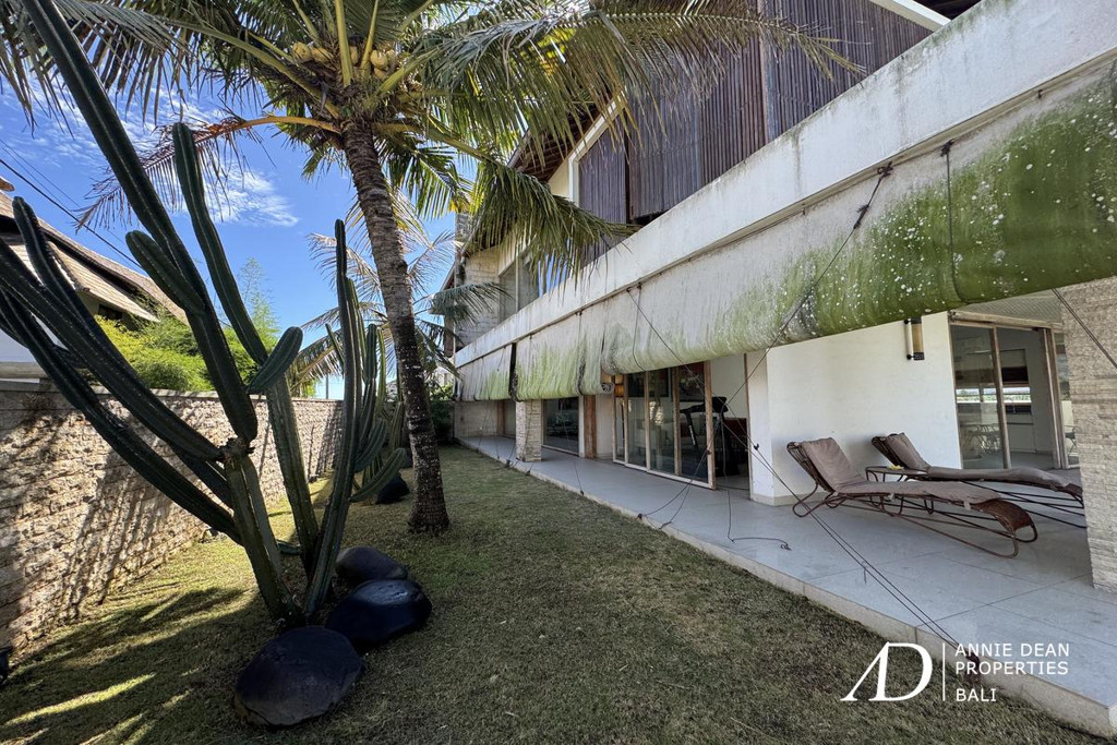 FREEHOLD | CLASSIC MODERN VILLA WALK TO THE BEACH IN CEMAGI