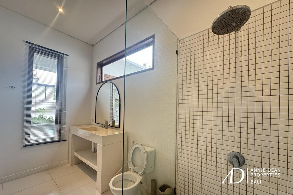 LEASEHOLD SINGLE-LEVEL 3-BEDROOM VILLA IN PEACEFUL NYANYI, CANGGU