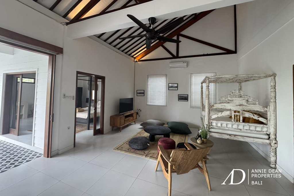 LEASEHOLD SINGLE-LEVEL 3-BEDROOM VILLA IN PEACEFUL NYANYI, CANGGU