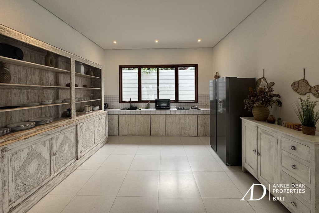 LEASEHOLD SINGLE-LEVEL 3-BEDROOM VILLA IN PEACEFUL NYANYI, CANGGU