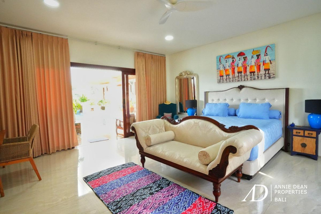 FREEHOLD COLONIAL-STYLE 6-BEDROOM VILLA WITH RICE FIELD VIEW - KABA-KABA