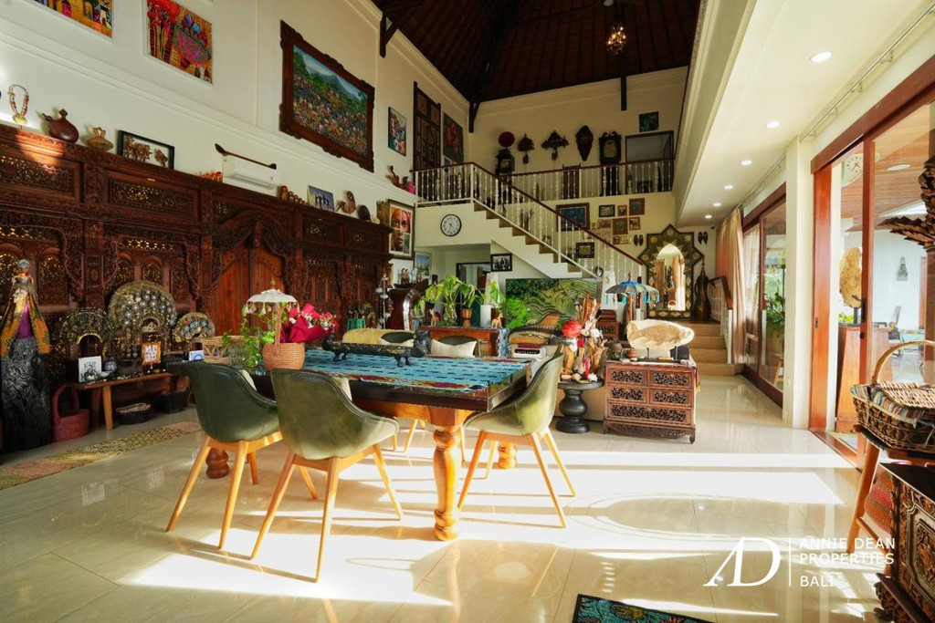 FREEHOLD COLONIAL-STYLE 6-BEDROOM VILLA WITH RICE FIELD VIEW - KABA-KABA