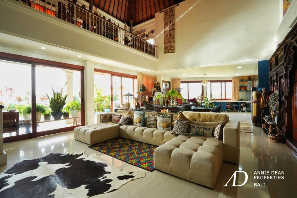 FREEHOLD COLONIAL-STYLE 6-BEDROOM VILLA WITH RICE FIELD VIEW - KABA-KABA