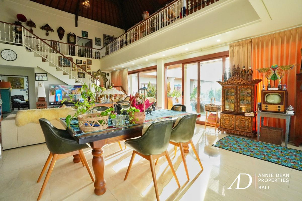 FREEHOLD COLONIAL-STYLE 6-BEDROOM VILLA WITH RICE FIELD VIEW - KABA-KABA