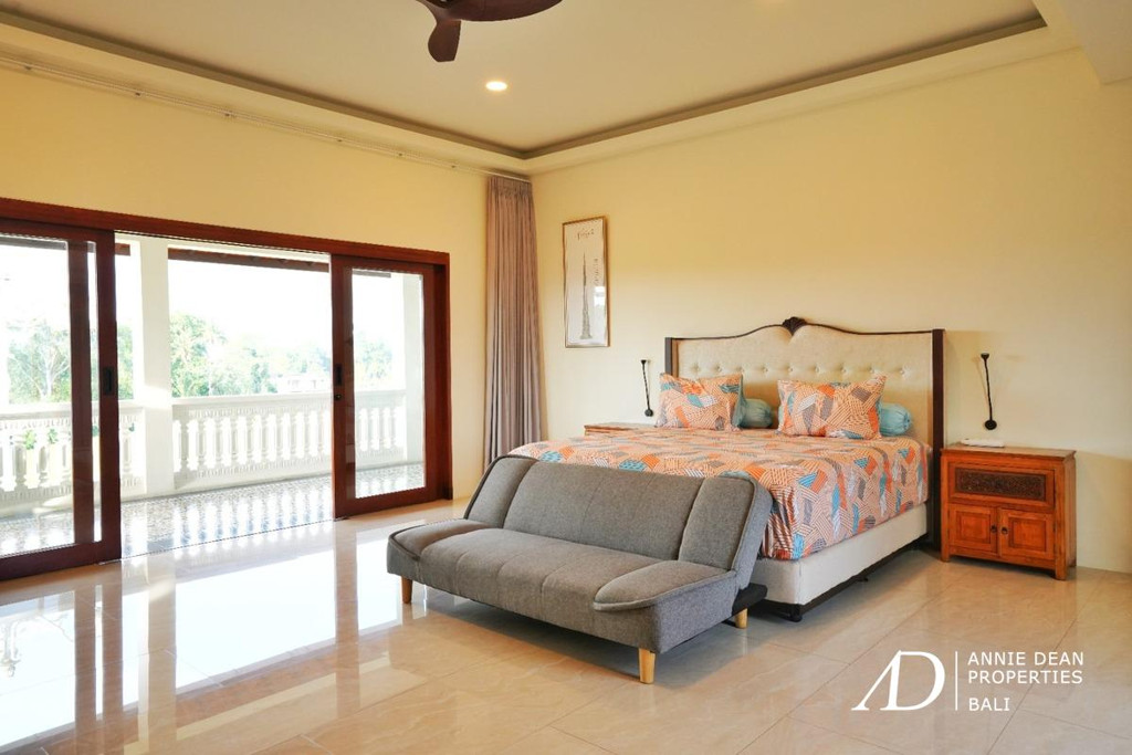 FREEHOLD COLONIAL-STYLE 6-BEDROOM VILLA WITH RICE FIELD VIEW - KABA-KABA