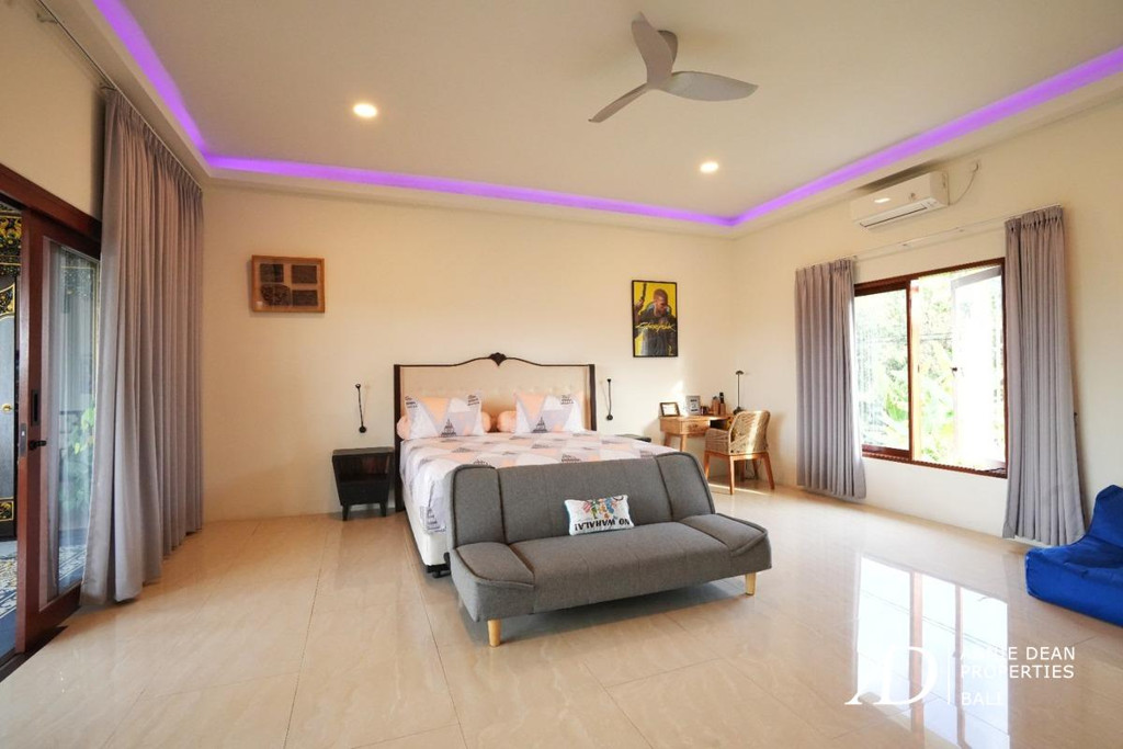 FREEHOLD COLONIAL-STYLE 6-BEDROOM VILLA WITH RICE FIELD VIEW - KABA-KABA