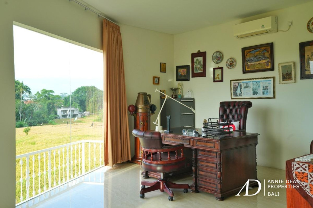 FREEHOLD COLONIAL-STYLE 6-BEDROOM VILLA WITH RICE FIELD VIEW - KABA-KABA